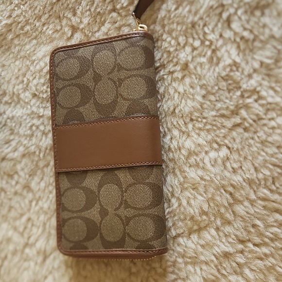 NWOT Coach Signature Leather Zip Around Long Wallet 🤎💛 - Picture 5 of 16